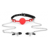 Красный кляп-шарик с зажимами на соски на металлической цепочке - Notabu - купить с доставкой в Воронеже