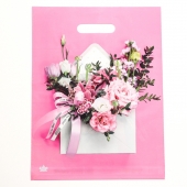 Розовый пакет с цветочным принтом и вырубной ручкой (40х31 см) - Сима-Ленд - купить с доставкой в Воронеже