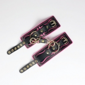 Черные кожаные наручники с розовой строчкой - Crazy Handmade - купить с доставкой в Воронеже