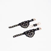 Черные кожаные наручники с клепками, кольцами и золотистой фурнитурой - Crazy Handmade - купить с доставкой в Воронеже