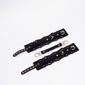 Черный кожаные оковы с узорами и золотистой фурнитурой - Crazy Handmade - купить с доставкой в Воронеже