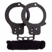 Чёрные наручники из листового металла в комплекте с веревкой BONDX METAL CUFFS LOVE ROPE SET - Dream Toys - купить с доставкой в Воронеже