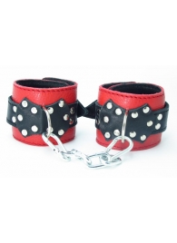 Красные наручники с чёрными проклёпанными ремешками с пряжкой - БДСМ Арсенал - купить с доставкой в Воронеже