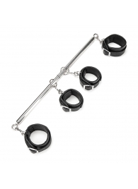 Две пары черных фиксаторов для рук и ног на металлической распорке Spreader Bar - Lux Fetish - купить с доставкой в Воронеже