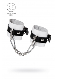 Бело-черные кожаные наручники с одним ремешком с люверсами - Pecado - купить с доставкой в Воронеже