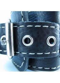 Чёрные кожаные оковы с крупной строчкой - БДСМ Арсенал - купить с доставкой в Воронеже