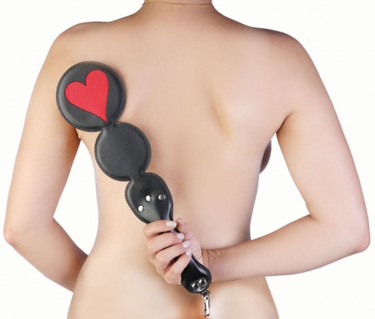 Шлёпалка  Черви  с анальным плагом - LOVETOY (А-Полимер) - купить с доставкой в Воронеже