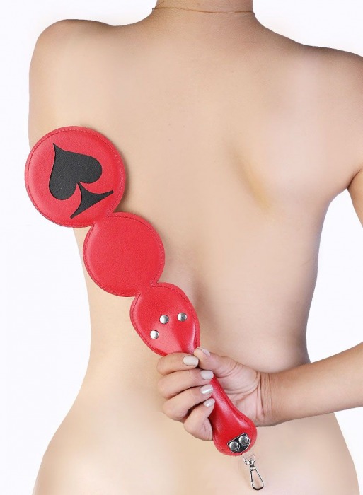 Шлёпалка  Пики  с анальным плагом - LOVETOY (А-Полимер) - купить с доставкой в Воронеже