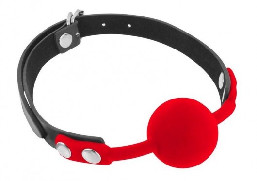 Красный кляп-шарик на черных ремешках - Fetish Tentation - купить с доставкой в Воронеже