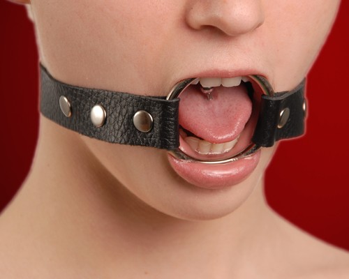 Кляп-кольцо на черных кожаных ремешках - Sitabella - купить с доставкой в Воронеже