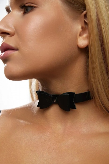 Черный кожаный однослойный чокер с бабочкой - Crazy Handmade - купить с доставкой в Воронеже