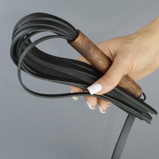 Черная кожаная плеть с деревянной рукоятью - 44 см. - Sitabella - купить с доставкой в Воронеже