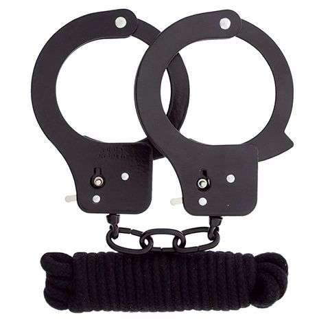 Чёрные наручники из листового металла в комплекте с веревкой BONDX METAL CUFFS LOVE ROPE SET - Dream Toys - купить с доставкой в Воронеже